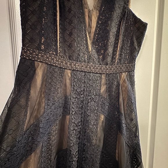 BCBG Andi Lace Dress in black - Picture 8 of 11
